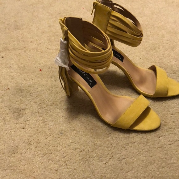 Shoes - Yellow heel